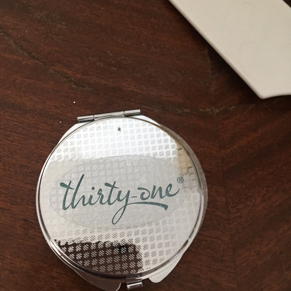 Compact Sparkle Mirror - Picture 4 of 5